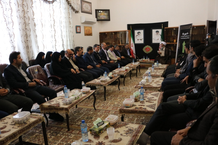 دیدار ریاست و کارکنان  دانشگاه جامع علمی کاربردی استان چهارمحال و بختیاری به همراه  مدیران و معاونین مراکز آموزش علمی کاربردی با نماینده ولی فقیه در استان و امام جمعه شهركرد