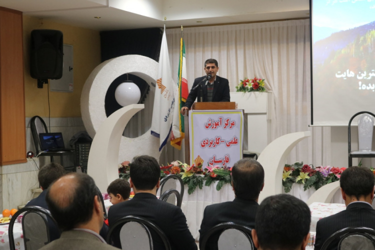 برگزاری نشست هم اندیشی مدرسان مرکز آموزش علمی كاربردی فارسان با ریاست واحد استانی دانشگاه