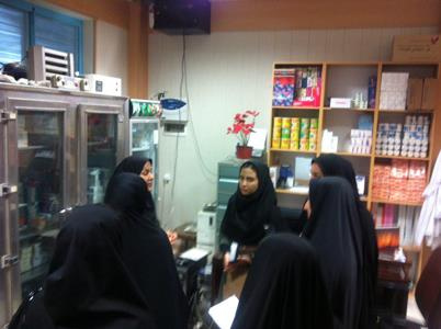 بازدید دانشجویان رشته دارویاری مرکز اموزش علمی کاربردی هلال احمر استان  از داروخانه جمعیت هلال احمر استان
