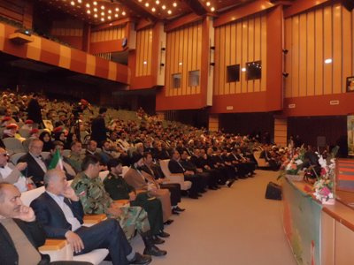 شركت پرسنل ودانشجویان مركز آموزش علمی كاربردی هلال احمراستان چهارمحال وبختیاری درجشن انقلاب