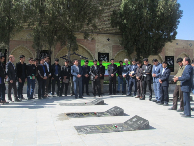 غبارروبی گلزار مطهر شهدای شهرستان لردگان