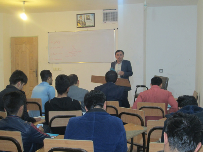 برگزاری کارگاه آموزشی بررسی آنفلوانزای فوق حاد پرندگان در مرکز آموزش علمی کاربردی لردگان