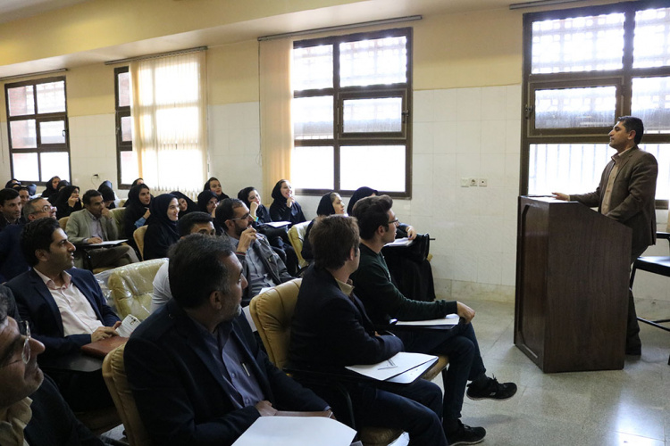 برگزاری جلسه هم‌اندیشی ریاست  واحد استانی دانشگاه جامع علمی-کاربردی با اساتید و دانشجویان مرکز آموزش علمی کاربردی  استانداری استان