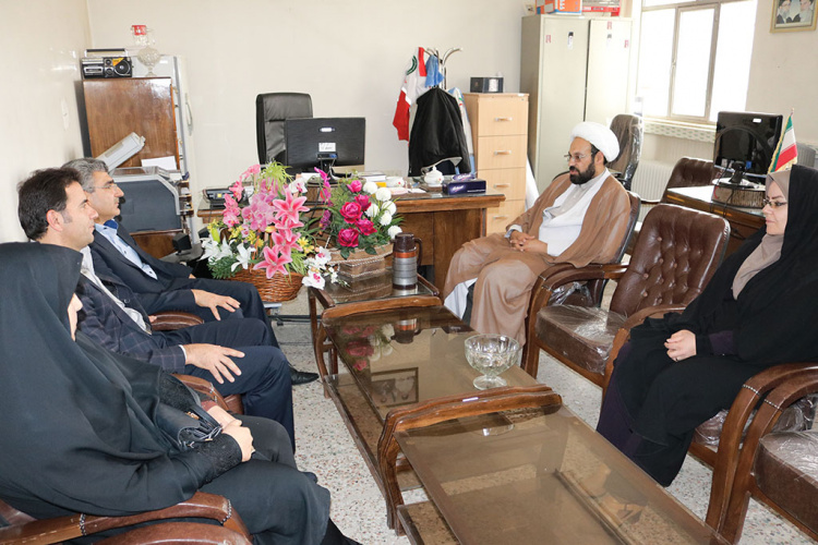 دیدار جمعی از همکاران دانشگاه علمی کاربردی استان با مدیرکل و کارکنان سازمان جمعیت هلال احمر استان