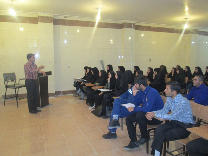 برگزاری کارگاه اشتغال و کارآفرینی در ورزش در مرکز آموزش علمی کاربردی لردگان