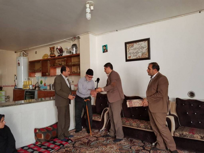 دیدار ریاست دانشگاه علمی کاربردی استان چهارمحال و بختیاری با خانواده محترم شهید شاه حسینی در لردگان