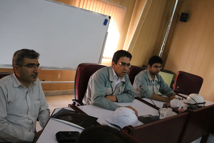 گزارش تصویری بازدید جمعی از دانشجویان شاهد و ایثارگر دانشگاه جامع علمی کاربردی استان از کارخانه فولاد سفید دشت  چهار محال و بختیاری