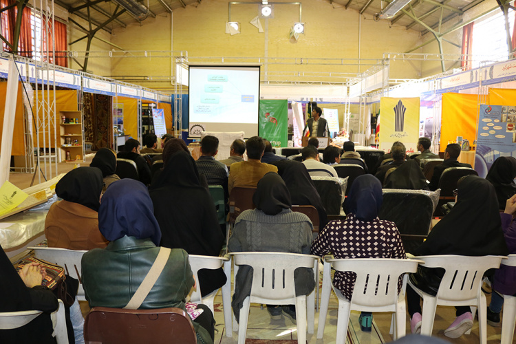 در حاشیه برگزاری چهارمین نمایشگاه اشتغال و توسعه کارآفرینی دانشگاه جامع علمی کاربردی استان؛ کارگاه آشنایی با مشاغل خانگی توسط مرکز علمی کاربردی جهاد دانشگاهی شهرکرد برگزار شد