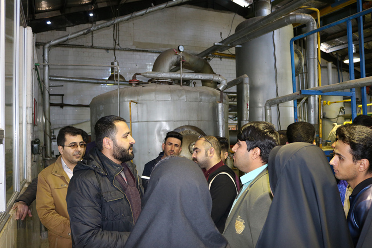 گزارش تصویری بازدید یک روزه دانشجویان شاهد و ایثارگر دانشگاه علمی کاربردی استان چهارمحال و بختیاری از شرکت تولیدی صنعتی نهان گل بروجن