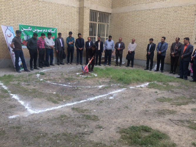 مراسم کلنگ زنی مزرعه  پایلوت بابونه به همراه کافه دم نوش مرکز آموزش علمی کاربردی نگین چهارمحال
