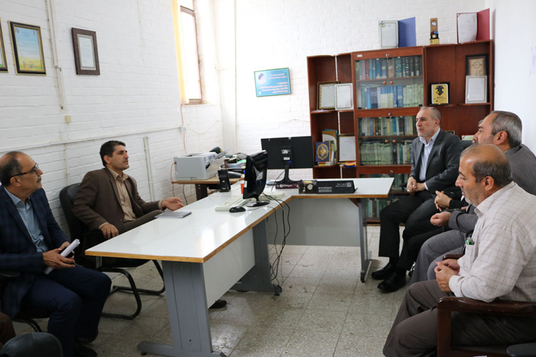 جلسه هم‌اندیشی ریاست دانشگاه علمی-کاربردی استان چهارمحال و بختیاری با اساتید و دانشجویان مرکز آموزش علمی کاربردی فرماندهی انتظامی  استان