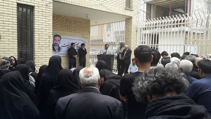 تشییع پیکر هنرمند پیشکسوت و چهره ماندگار عرصه تئاتر وتلویزیون، مرحوم حاج سعادت الله همت زاده از مرکز علمی کاربردی فرهنگ وهنر دریژنو به سمت گلزار شهدا