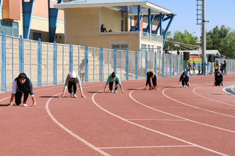 نگین جلیل از تیم استان خوزستان مقام اول دوی ۲۰۰ متر را به دست آورد.