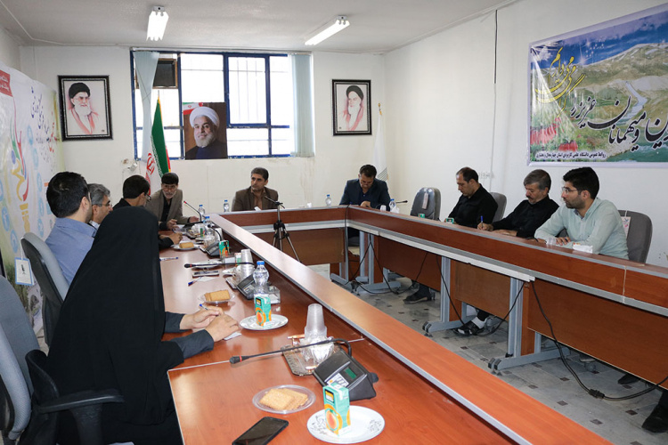 حضور مدیرکل امور اداری و منابع انسانی و مدیرکل امور مالی دانشگاه در جمع کارکنان دانشگاه علمی کاربردی استان چهارمحال و بختیاری