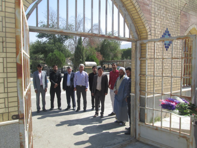 تجدید میثاق دانشجویان ، مدرسین و مسئولین مرکز آموزش علمی کاربردی لردگان با شهدا به مناسبت هفته دفاع مقدس