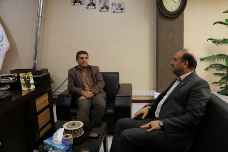 نشست رئیس دانشگاه علمی و کاربردی استان چهارمحال و بختیاری با مدیر صندوق کار آفرینی امید استان