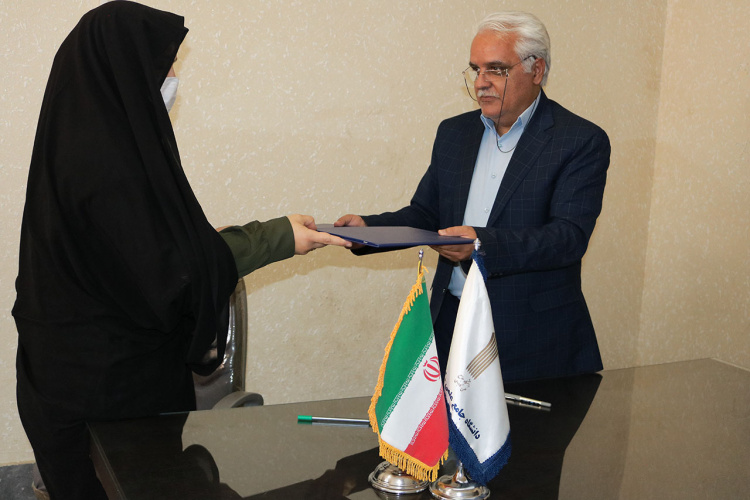 انعقاد تفاهم نامه همکاری دانشگاه جامع علمی کاربردی استان چهارمحال و بختیاری با سرپرست امور بانوان و خانواده استانداری