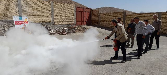 مانور اطفا حریق و آیین تجلیل از دانشجوی آتش نشان در مرکز آموزش علمی کاربردی جهاددانشگاهی شهرکرد برگزار شد