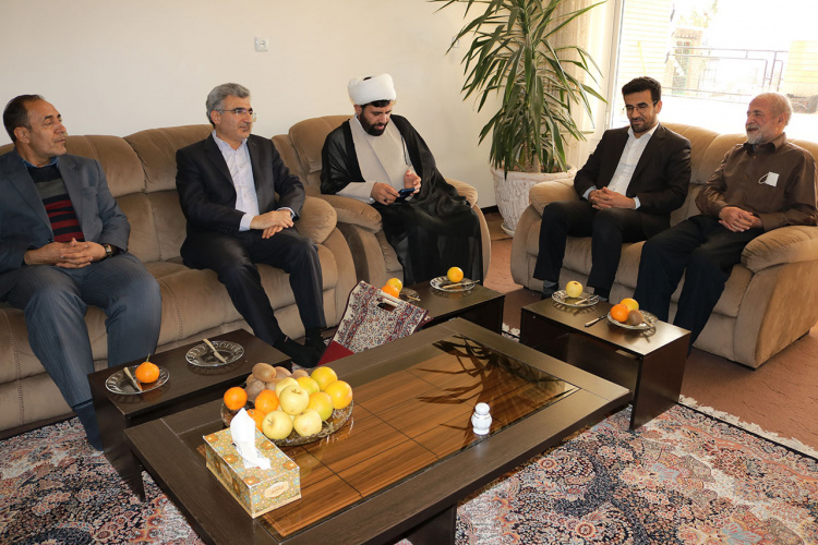 گرامیداشت هفته بسیج ودیداربا پیشکسوت رزمنده بسیجی دانشگاه جامع علمی کاربردی استان چهارمحال و بختیاری