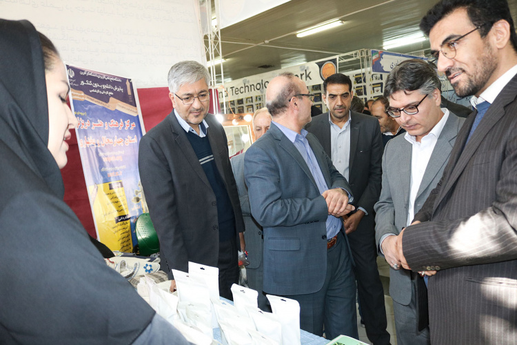 گزارش تصویری حضور دانشگاه جامع علمی کاربردی استان چهارمحال و بختیاری در بیست و سومین نمایشگاه دستاوردهای پژوهش و فناوری استانی