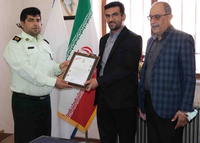 تقدیر فرمانده انتظامی استان چهارمحال و بختیاری از اساتید دانشگاه جامع علمی کاربردی استان چهارمحال و بختیاری بهمناسبت روز معلم