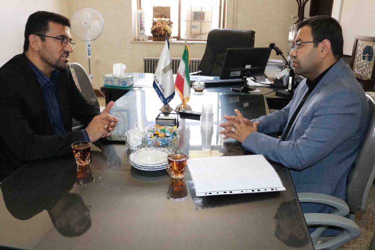 رئیس دانشگاه جامع علمی کاربردی  چهارمحال و بختیاری با مدیرعامل شرکت شهرکهای صنعتی استان دیدار و گفتگو کرد
