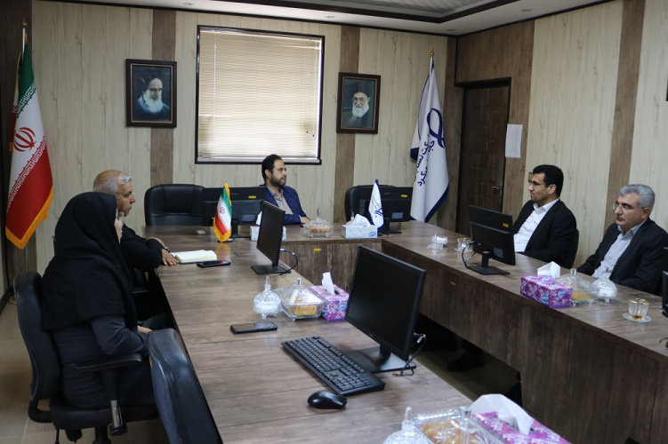 نشست مشترک رئیس دانشگاه علمی کاربردی استان چهار محال و بختیاری  با مدیر عامل شرکت نساجی حجاب شهرکرد